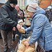 Раздача кондитерских изделий