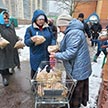 Раздача кондитерских изделий