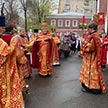 Литургия и Крестный ход в понедельник Светлой седмицы в храме Ризоположения на Донской