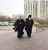 Митрополит Каширский Феогност совершил Божественную литургию в храме Иконы Божией Матери, именуемой «Державная», в Чертаново