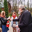Пасхальное поздравление многодетных семей в храме Живоначальной Троицы в Чертанове