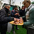 Служба «Милосердие» организовала пасхальный обед для бездомных в московском центре «Ангар спасения»