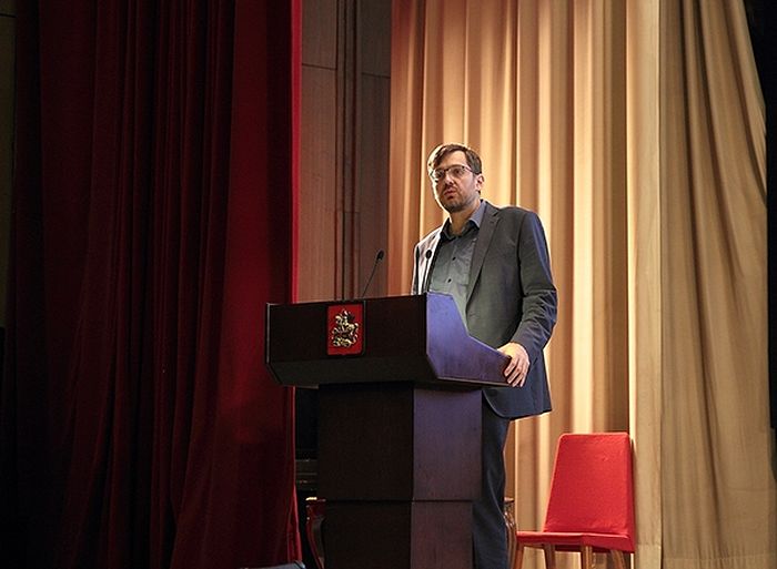 Валерий Доронкин, руководитель Координационного центра по утверждению трезвости и противодействию алкоголизму Синодального отдела по благотворительности, обратил внимание на необходимость создания реабилитационных центров для зависимых женщин с детьми. Фото Антона Лосева