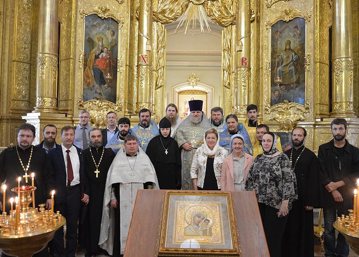 Слушатели курсов в храме сщмч. Климента, папы Римского