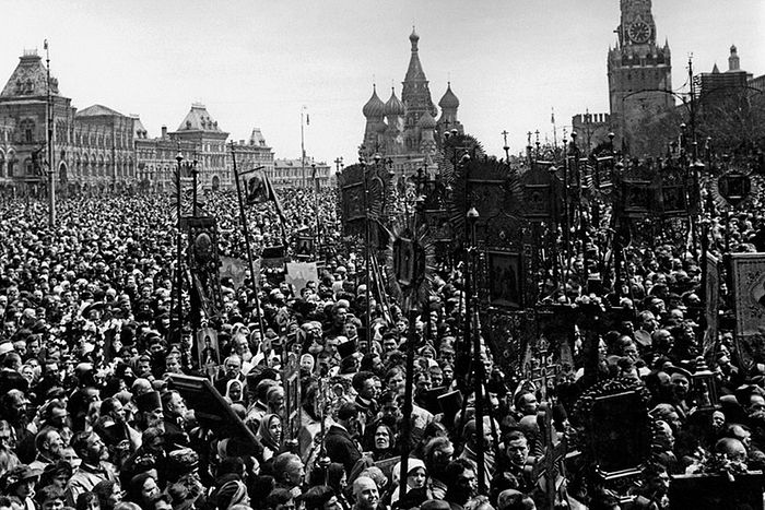 Крестный ход в защиту Церкви и святынь православных на Красной площади. Москва, 1917 год. Источник: pastvu.com