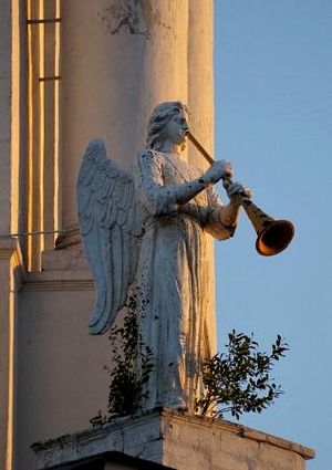 Ангел на колокольне Всехсвятского собора Тулы